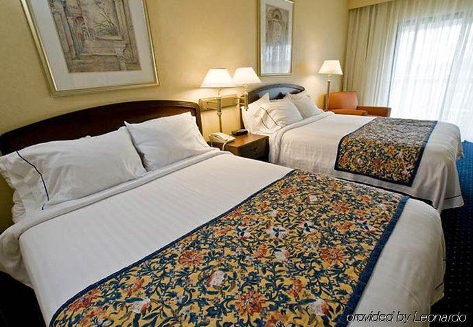 Courtyard By Marriott Erie Ambassador Conference Center Hotel Quarto foto